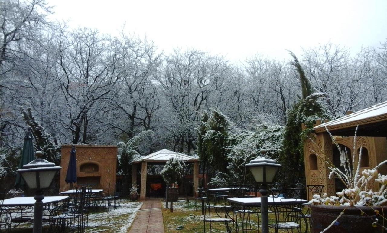 Hotel Restaurant Les Etoiles Du Toubkal 伊姆利尔 外观 照片