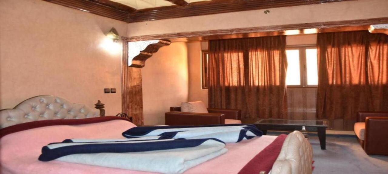 Hotel Restaurant Les Etoiles Du Toubkal 伊姆利尔 外观 照片